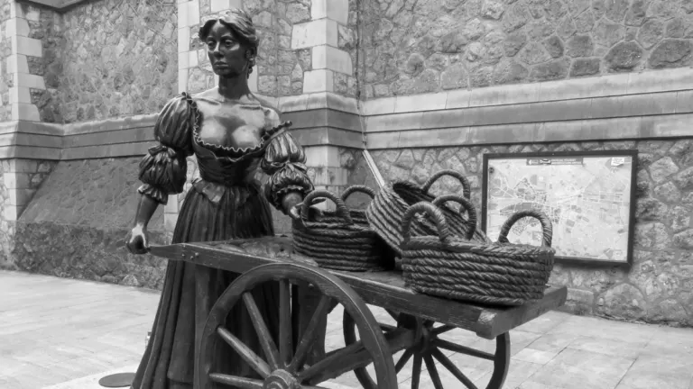 Molly Malone Statue