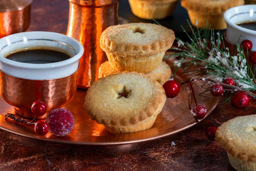 Mince pies dusted with sugar, served with coffee