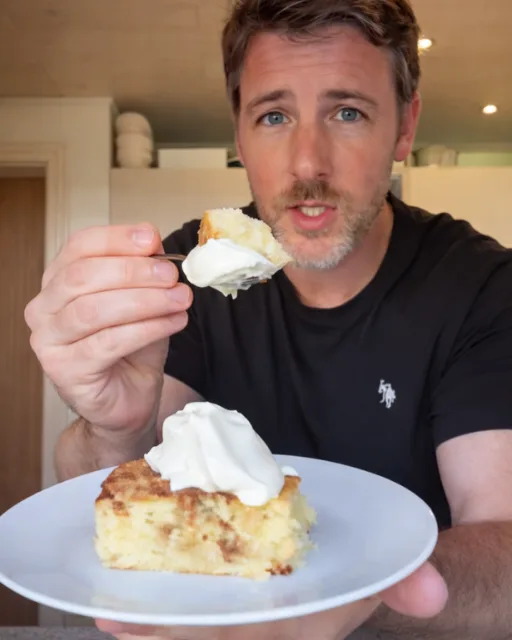 Deliciously Soft Apple and Cinnamon Traybake