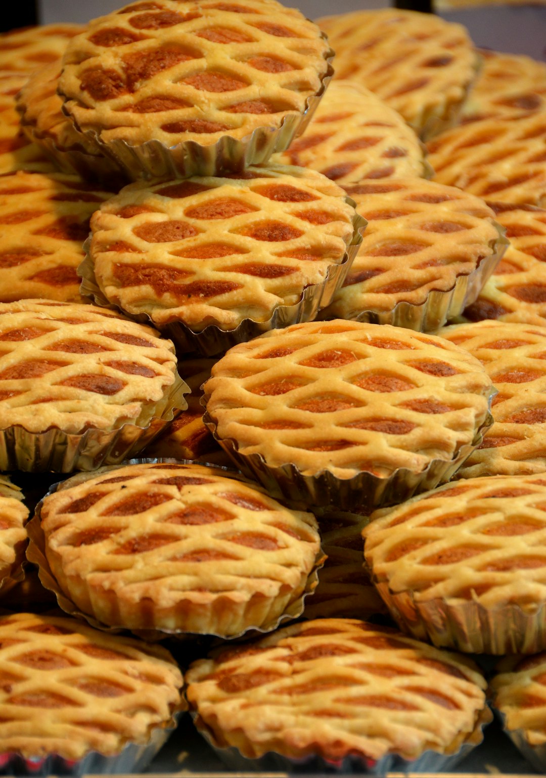 How to Make a Classic Bakewell Tart &mdash; Crisp Pastry, Raspberry Jam and Almond Frangipane