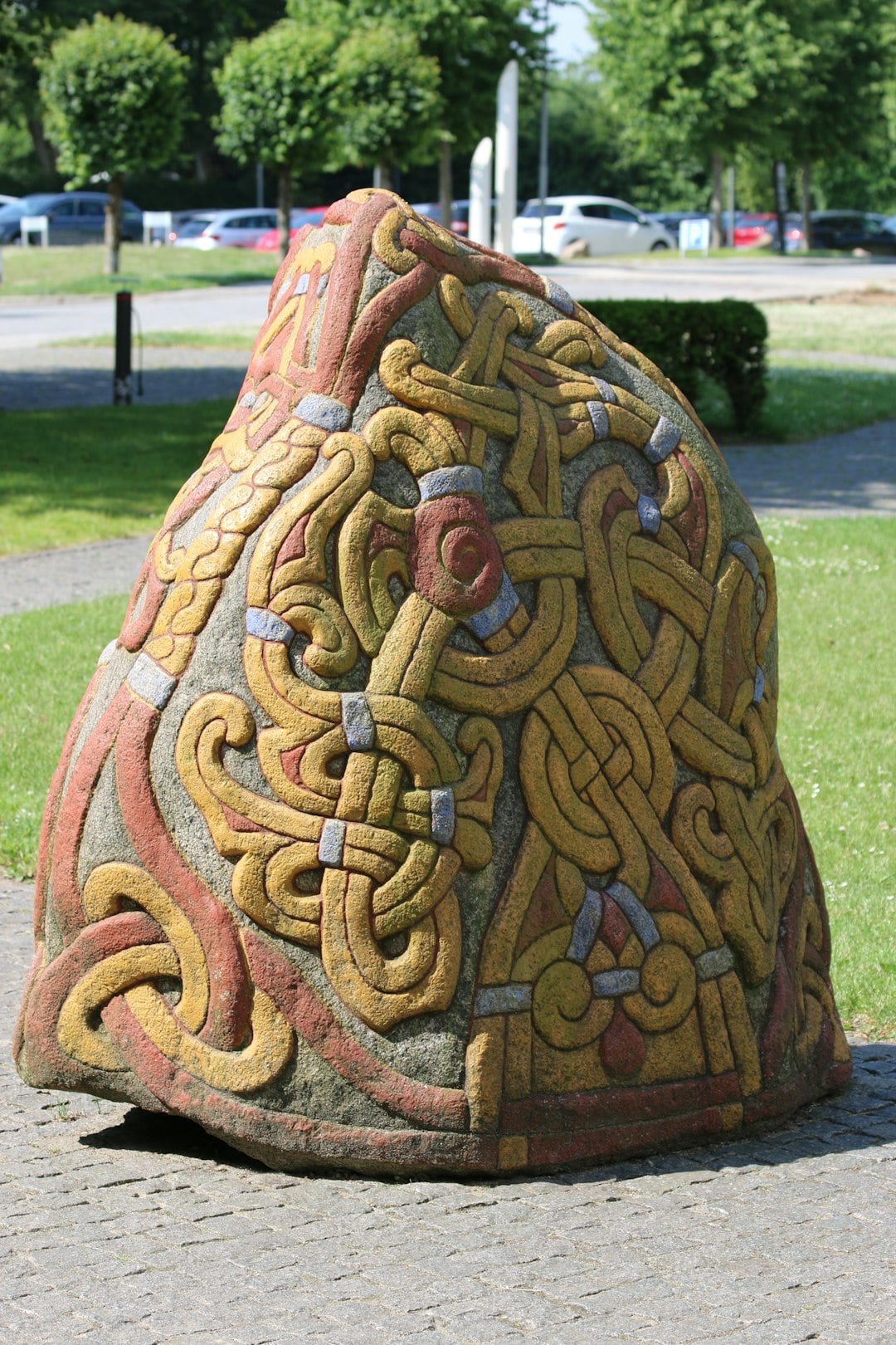 Sisterhood in Celtic Art: The Symbol That Binds