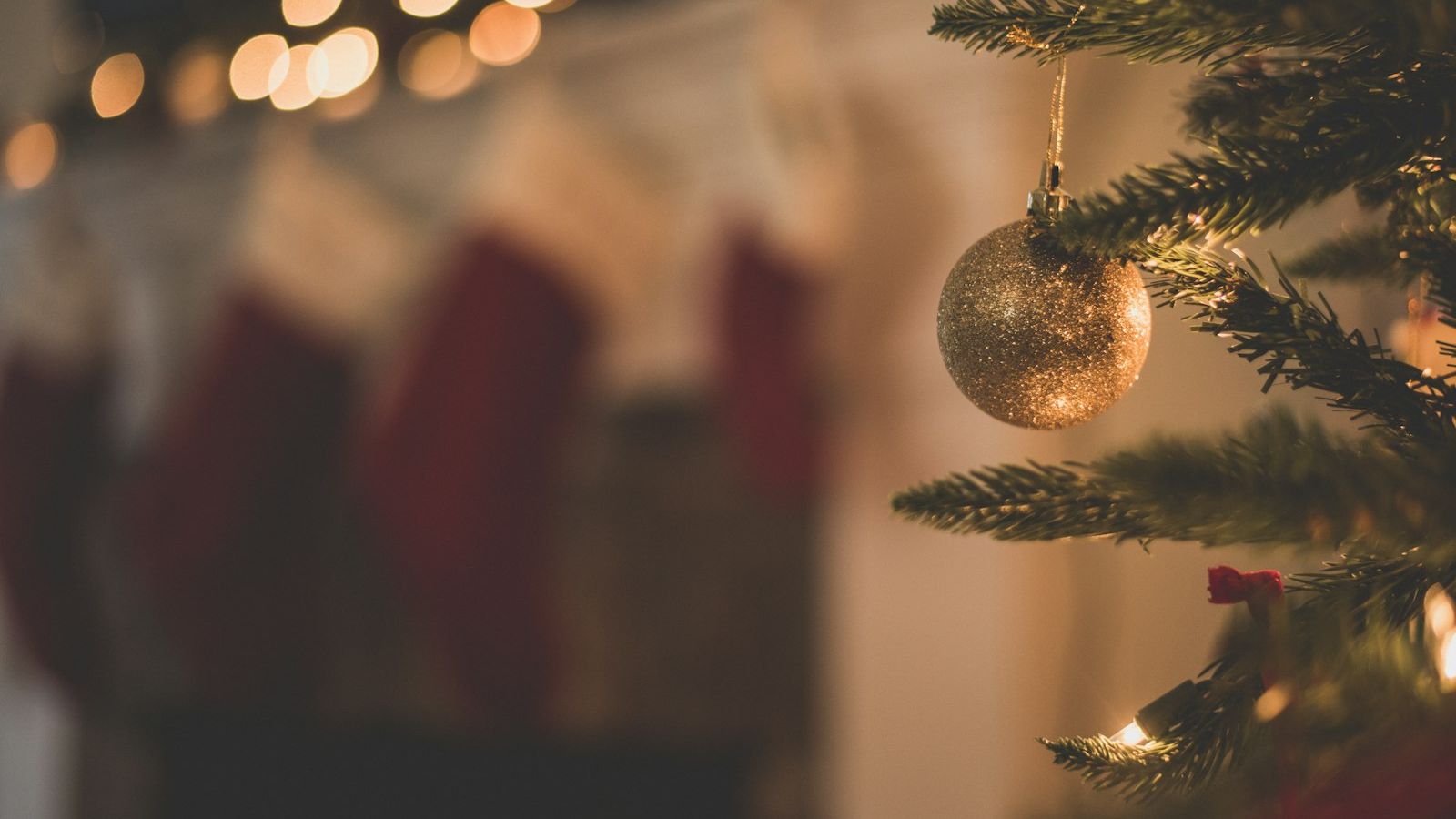 This Christmas, Light a Candle: The Irish Tradition of Remembering Loved Ones