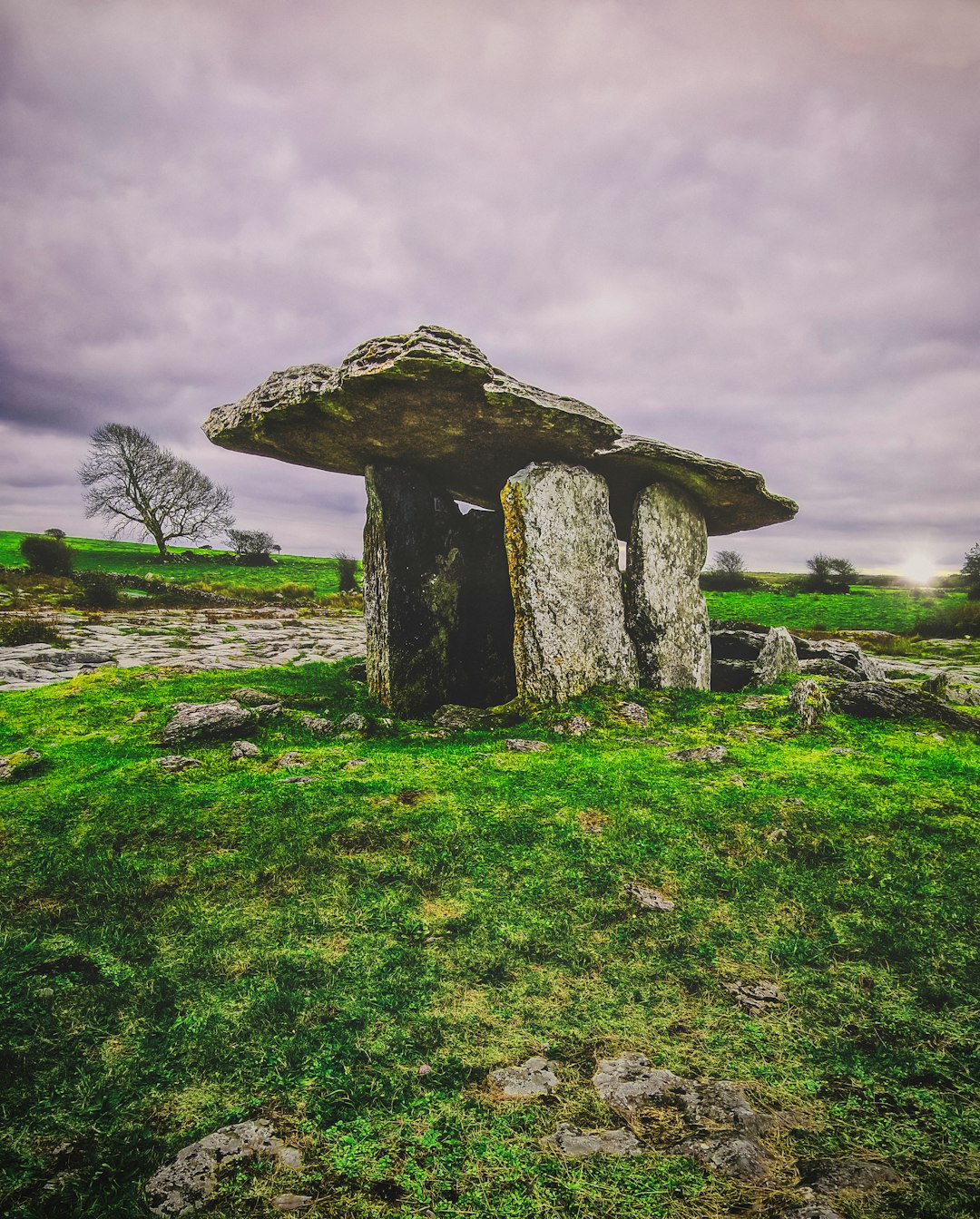 The Secrets That Lay Hidden Beneath Ireland&rsquo;s Most Famous Stone Tomb for 6,000 Years