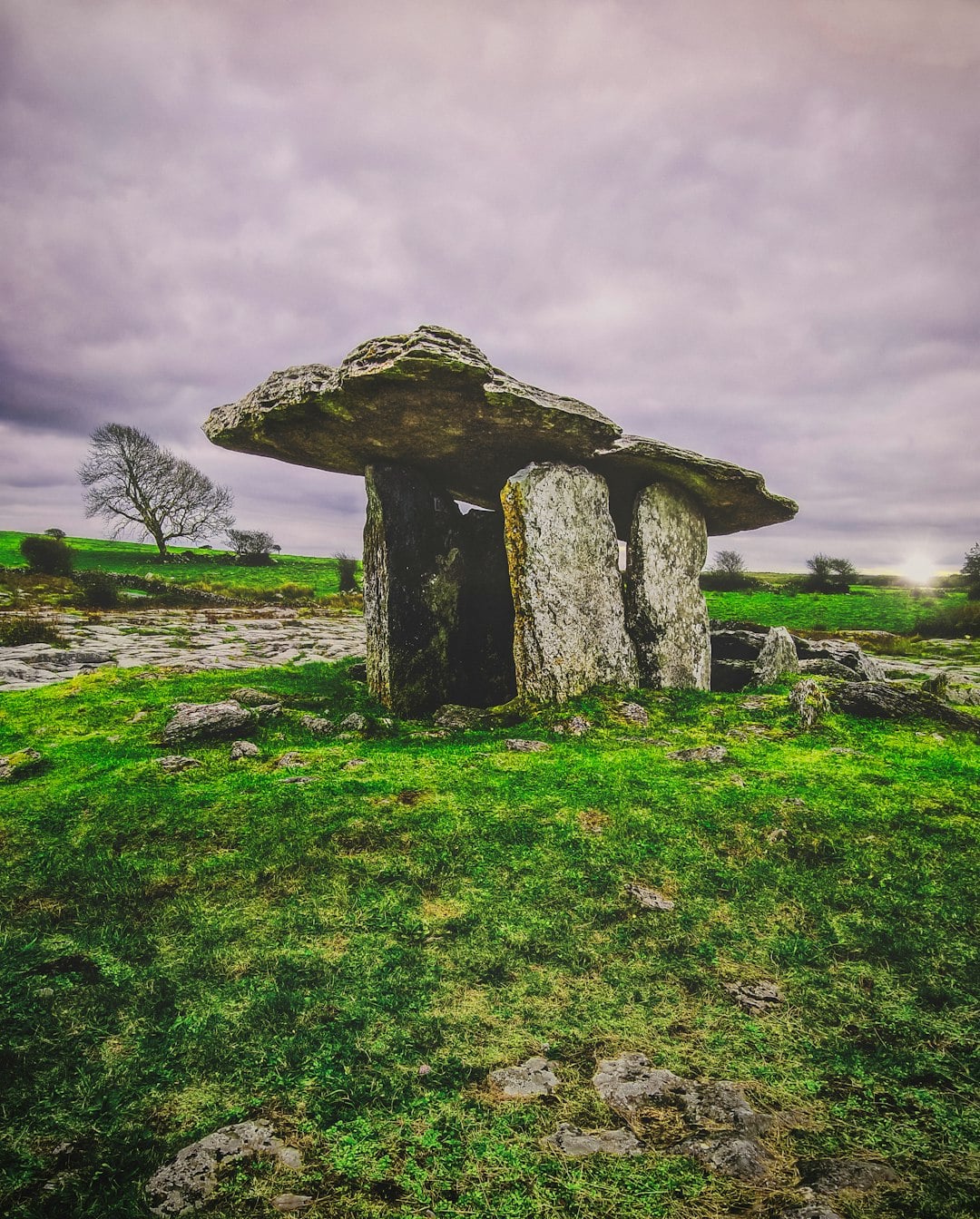 The Secrets That Lay Hidden Beneath Ireland&rsquo;s Most Famous Stone Tomb for 6,000 Years