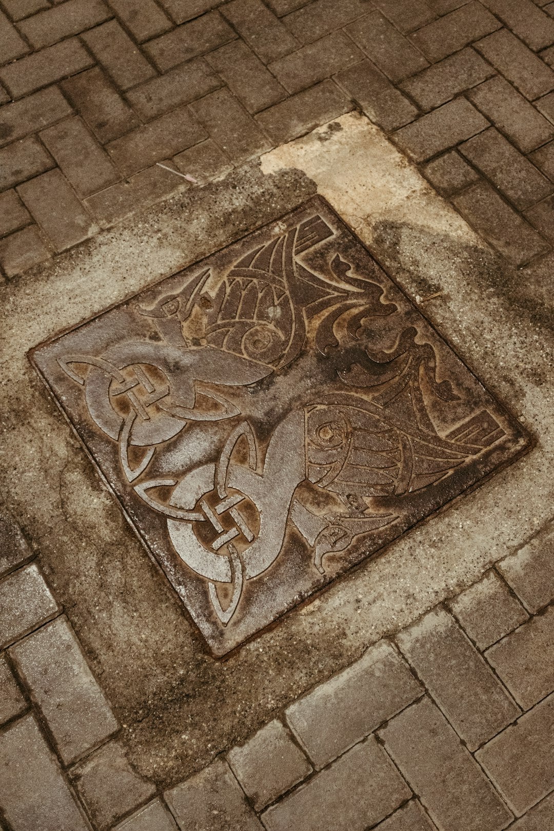 Unlocking the Mystery: The Serch Bythol Symbol in Celtic Lore