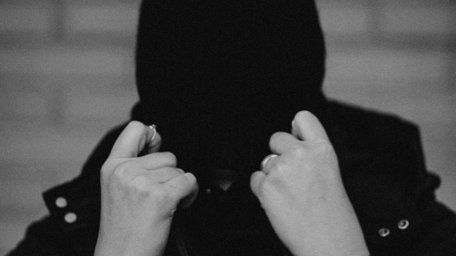The Masked Strangers Who Crashed Every Irish Wedding — and Why the Groom Welcomed Them