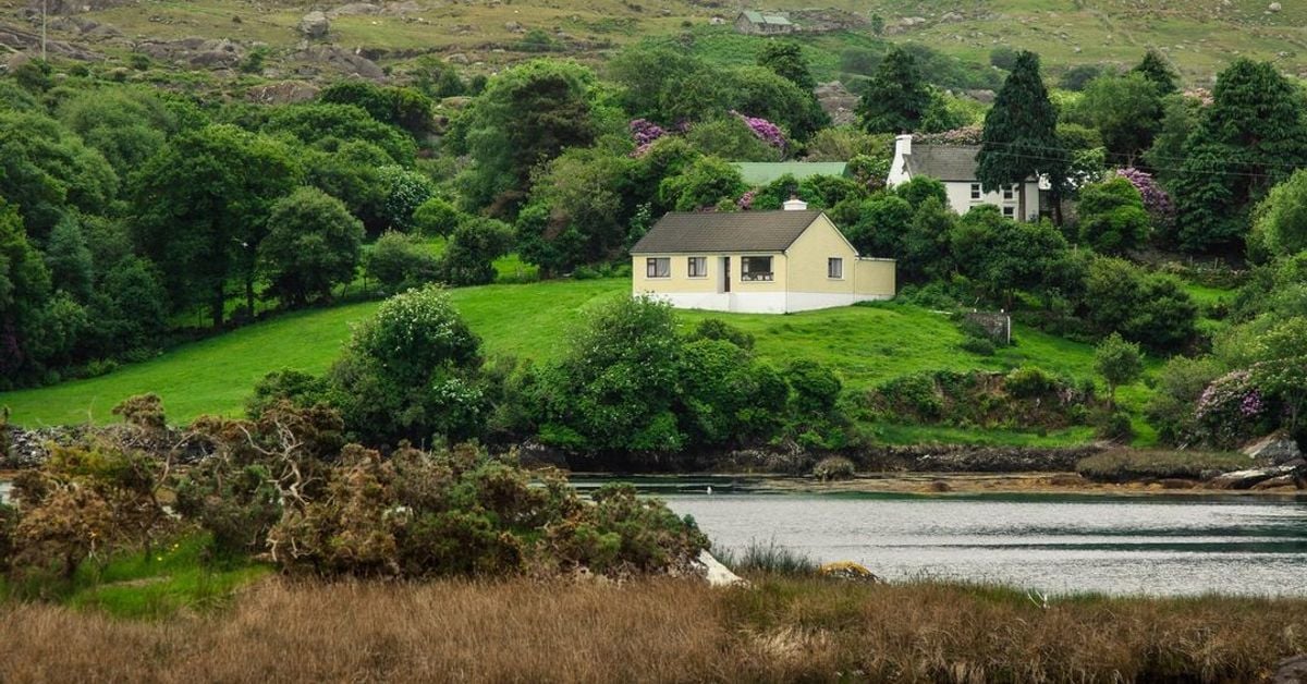 Rural Irish cottage beside a lake, County Kerry, Ireland