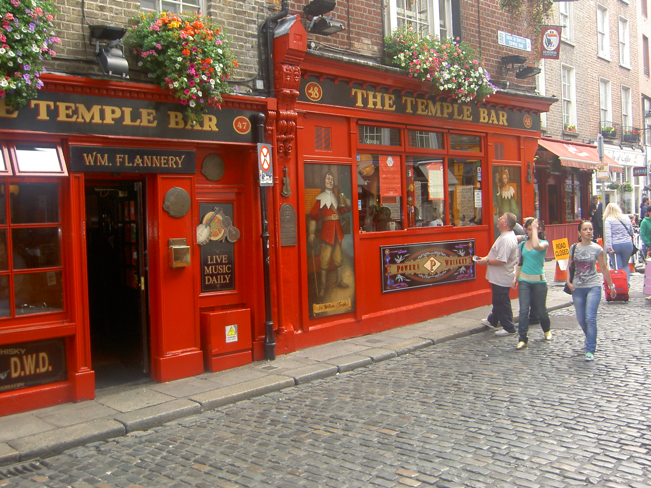 The Temple Bar pub in Dublin, a lively spot where Irish slang and craic flow freely