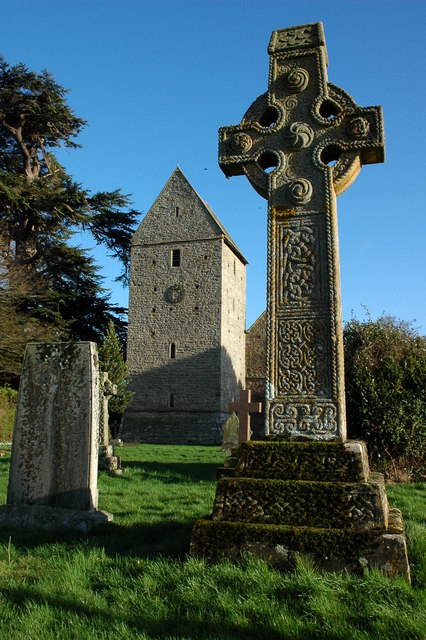 What Is the Irish Celtic Cross and What Does It Represent?
