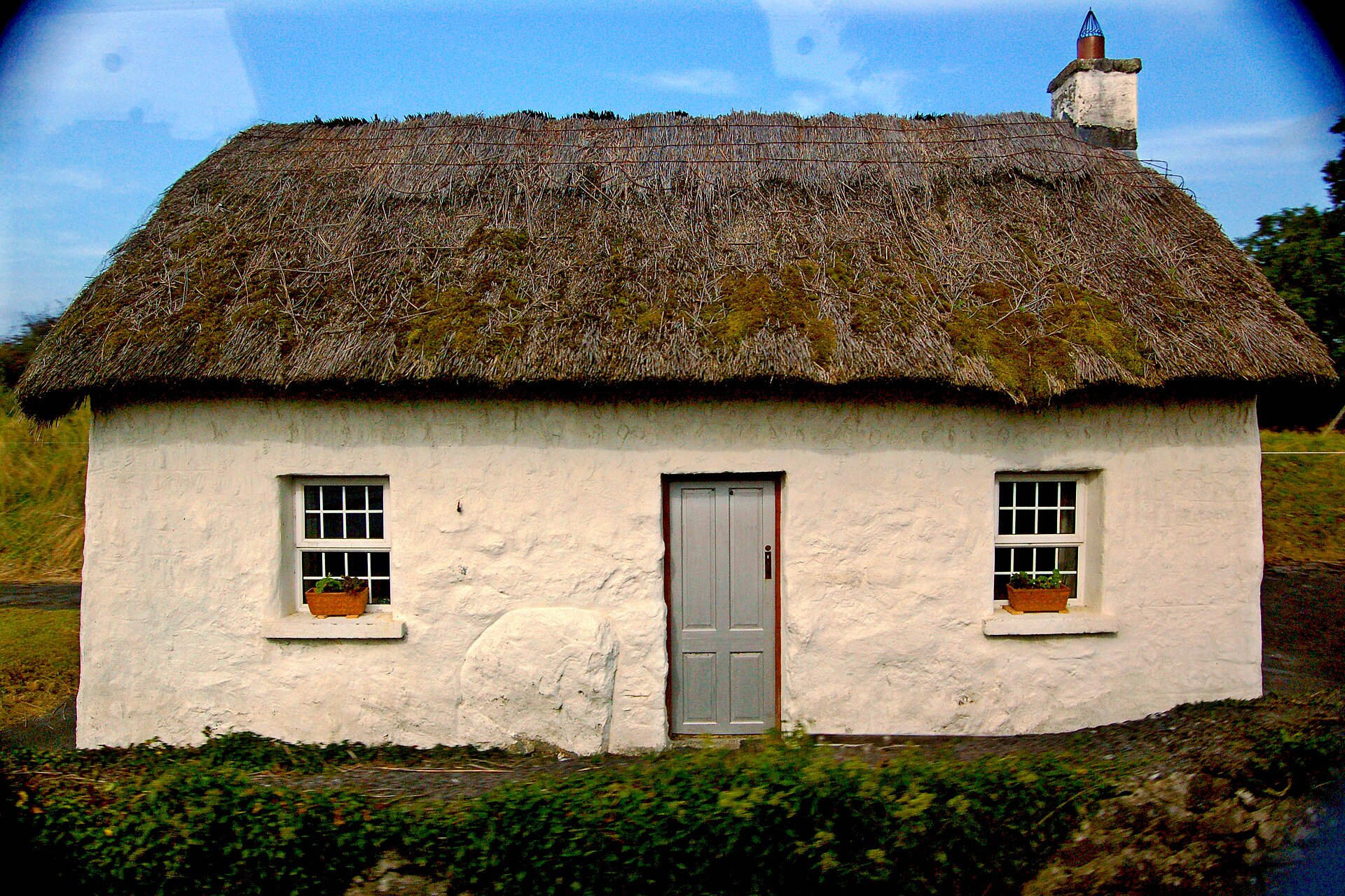 Why Irish Cottages Were Built With Two Opposite Doors &mdash; And Who They Were For