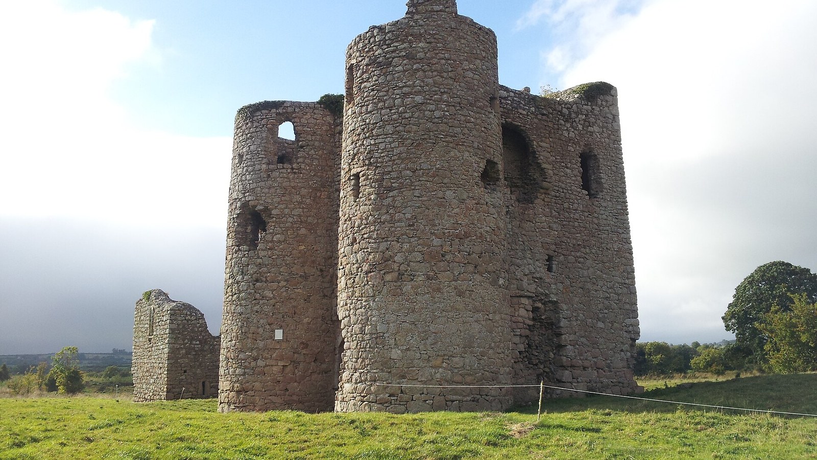 Ballyloughan Castle