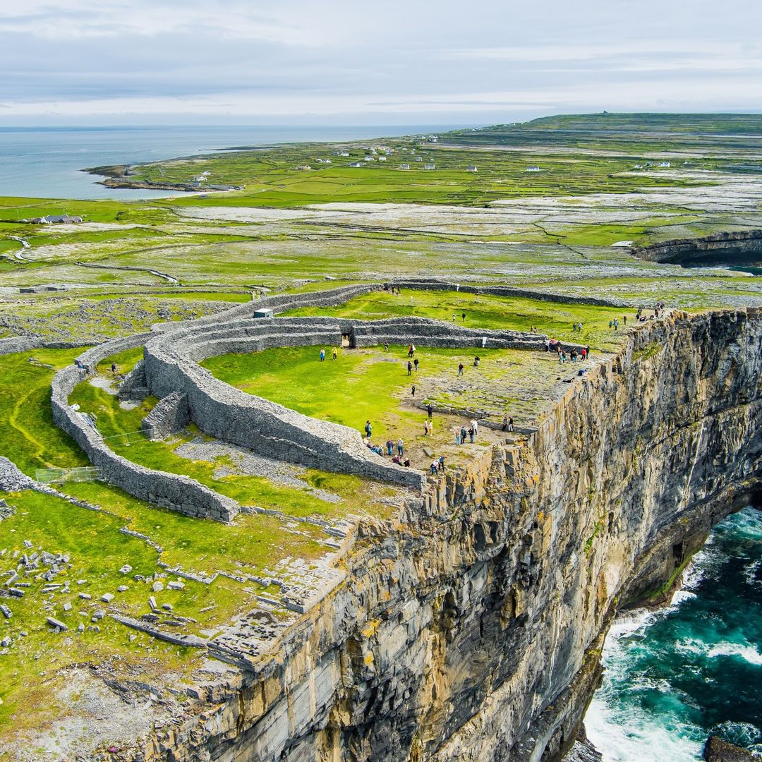 Aerial view of Dun Aonghasa's concentric dry-stone walls perched on a 100-metre cliff above the Atlantic Ocean, Inis Mor, County Galway