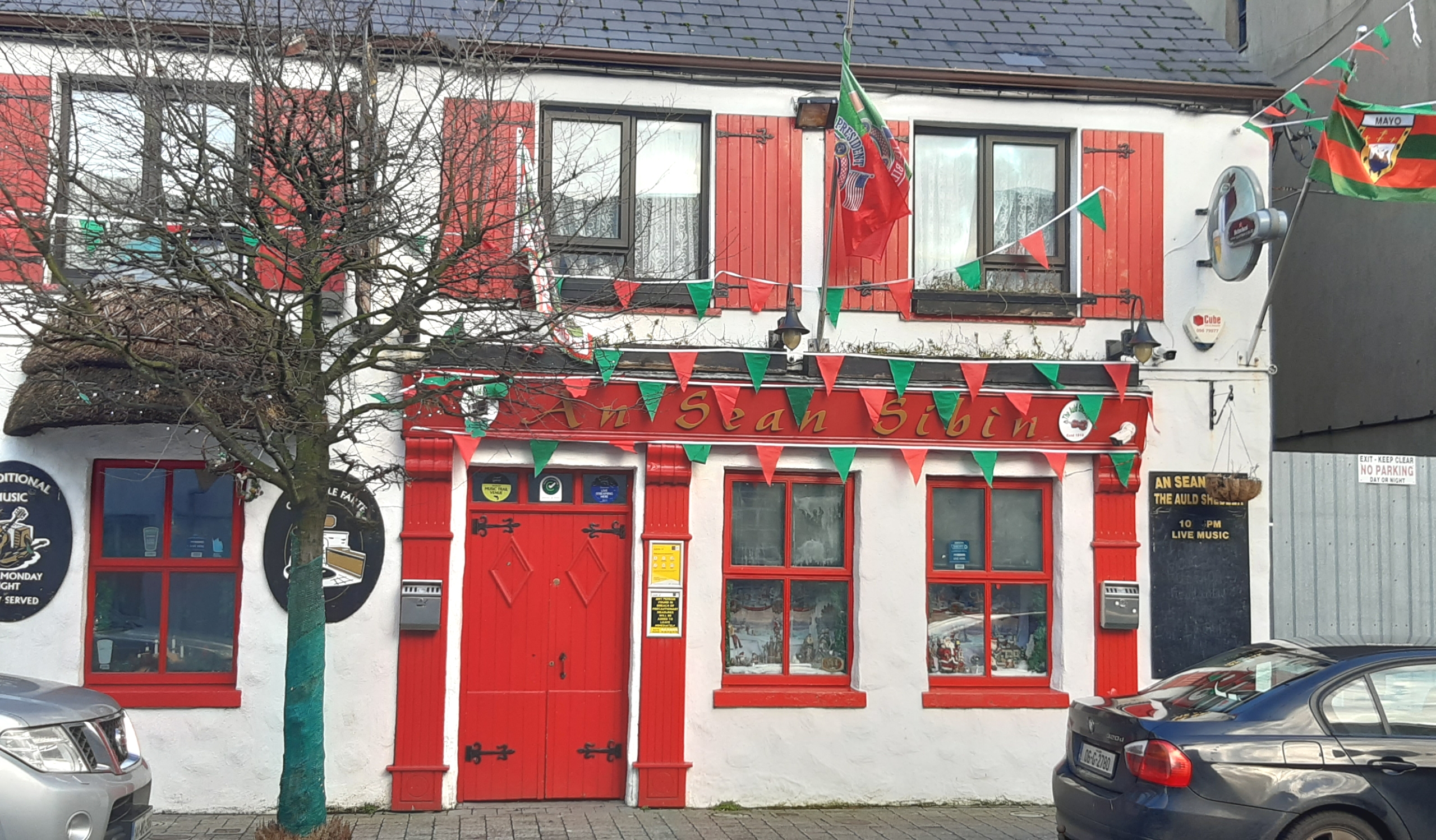 Traditional Irish pub exterior, An Sean Sibín, in Ballina, County Mayo, Ireland