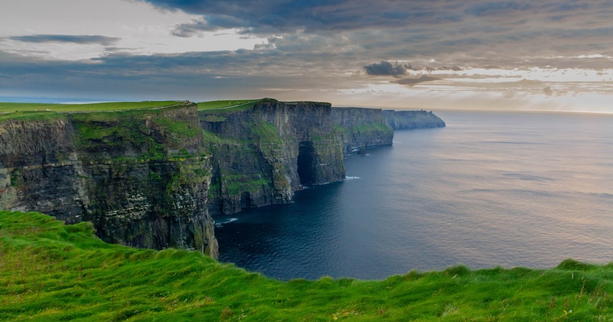 Is the Cliffs of Moher trail open or closed in 2026?