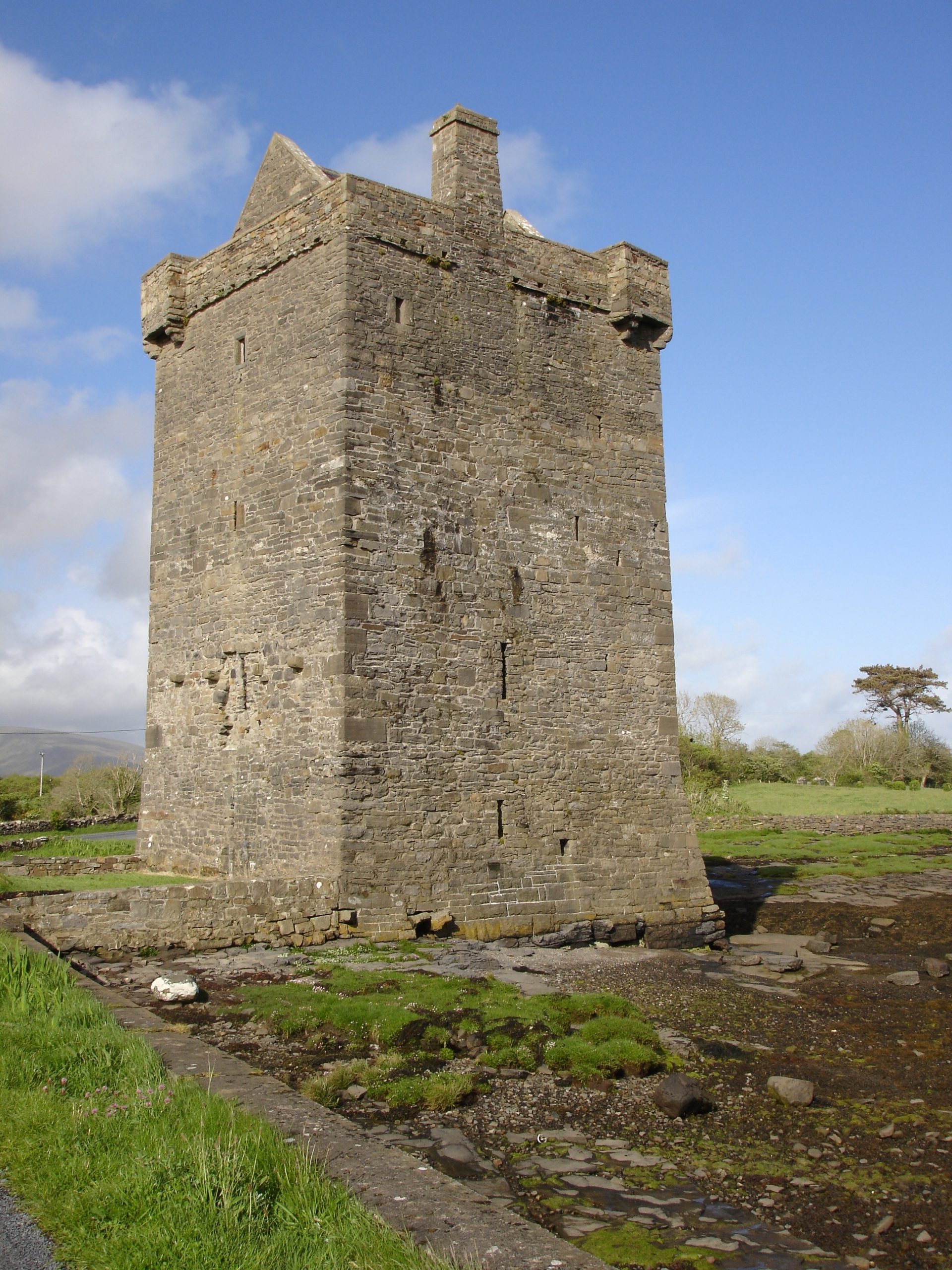 Rockfleet Castle (Carrigahowley) on the shore of Clew Bay, County Mayo &mdash; the tower house stronghold of Grace O'Malley, the Pirate Queen of Connacht