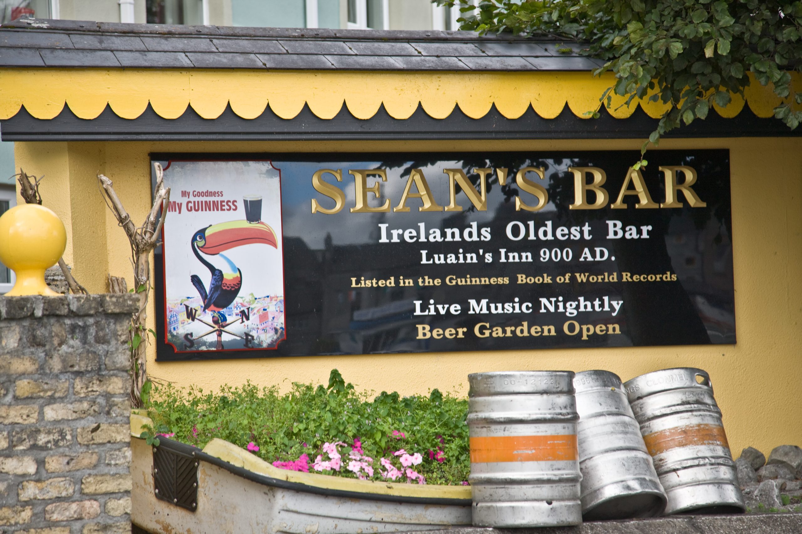 Sign outside Sean's Bar in Athlone reading 