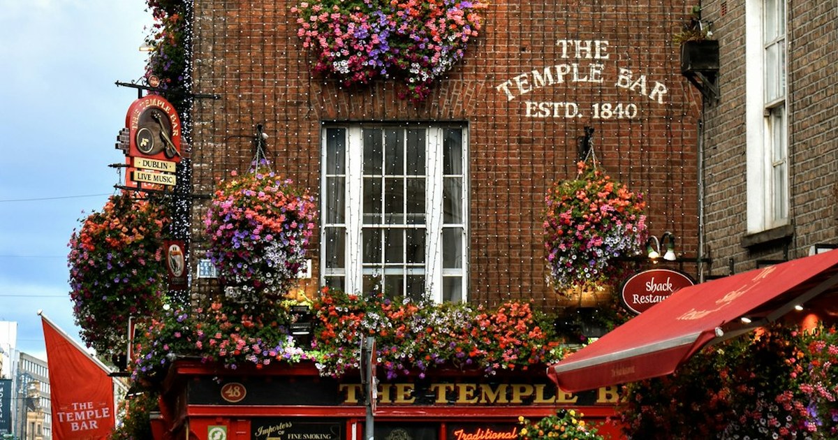 The Food and the Ritual of the Pub