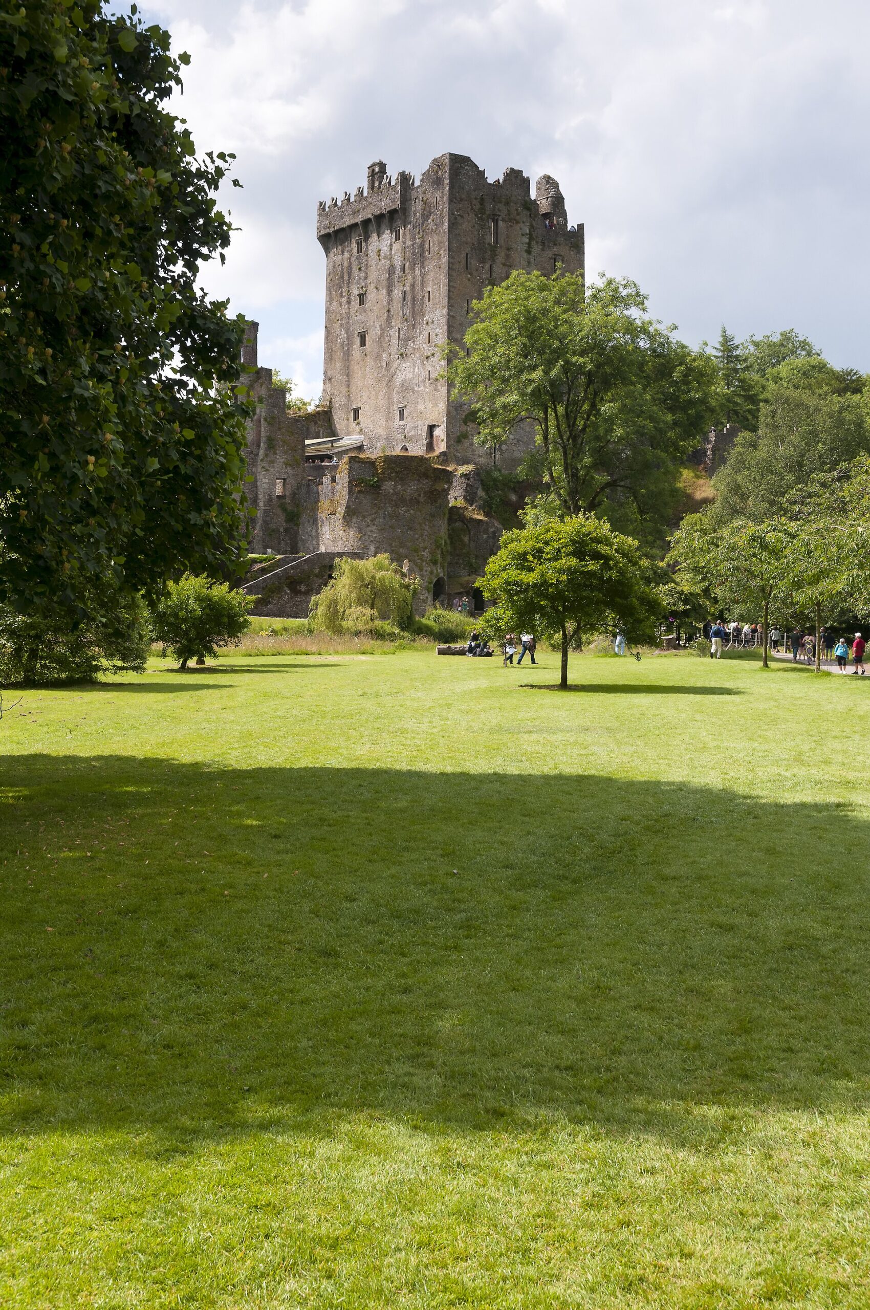 The Strange Truth Behind the Blarney Stone — and Why Nobody Can Agree on Its Origin