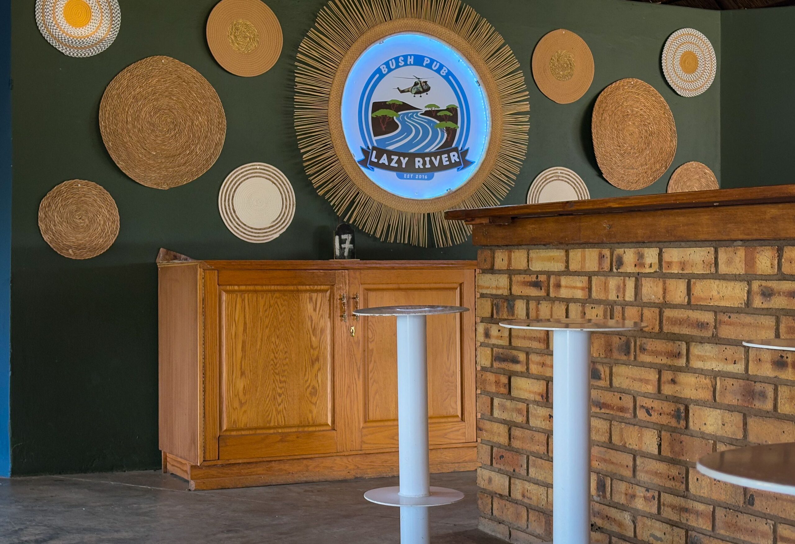 Bush Bar, Carrick-on-Shannon: A Traditional Irish Pub with the Best Guinness in Town