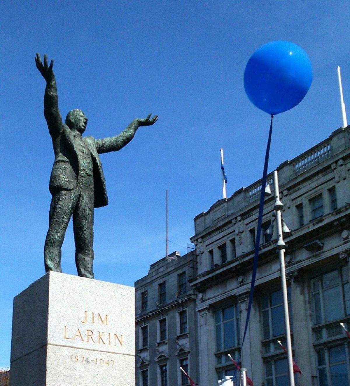 Bronze statue of James Larkin with both arms raised, on a granite plinth inscribed JIM LARKIN 1874–1947, on O'Connell Street in Dublin