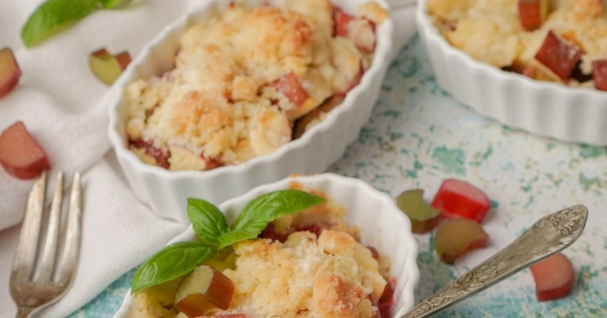 Rhubarb Crumble with Custard, traditional Irish food